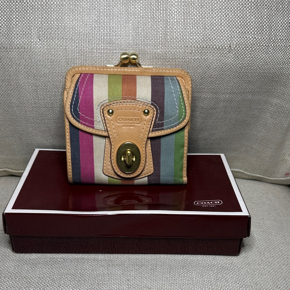 Coach Legacy Oxford Stripe Kisslock Wallet Turnlock closure